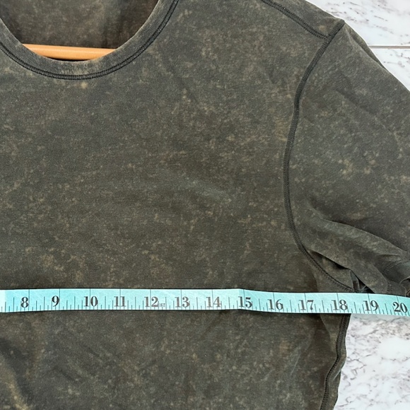 Lululemon Men's 5 Year Basic T-Shirt - Cloudy Wash - Dark Olive - Small - Picture 3 of 4